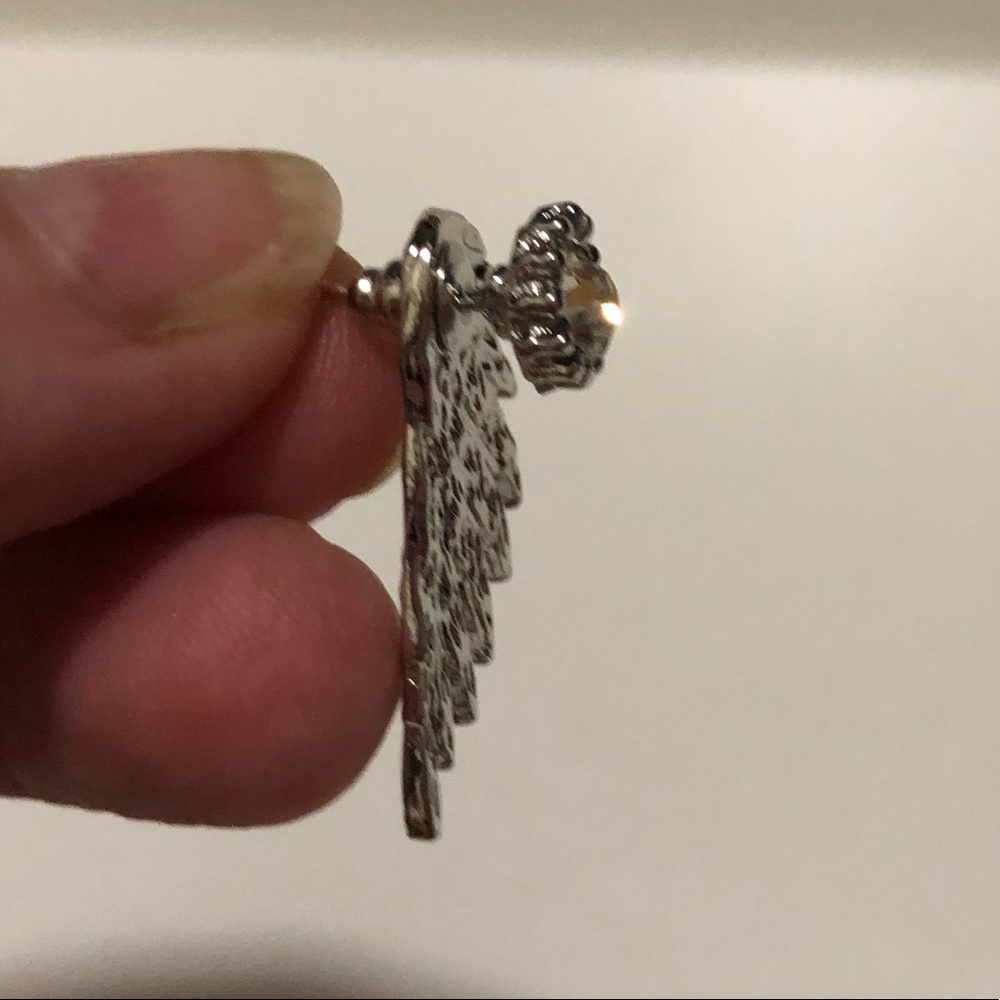 Last Pair☝️❗️Angel Wing Back Bling Stud Earrings - Picture 4 of 6